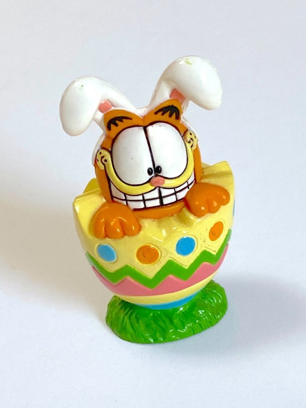 Vintage Garfield Paws PVC Figurine Easter Egg Bunny Retro Toy Pop Culture Cartoo